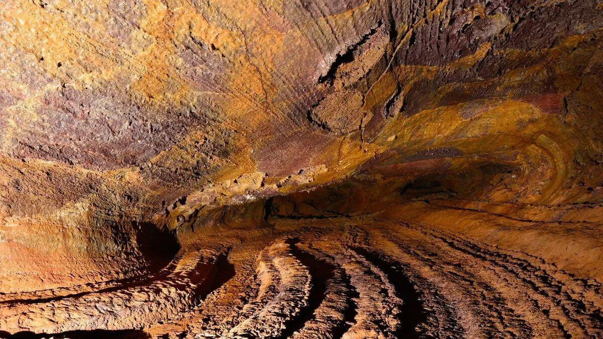 interior de la cueva del viento en tenerife